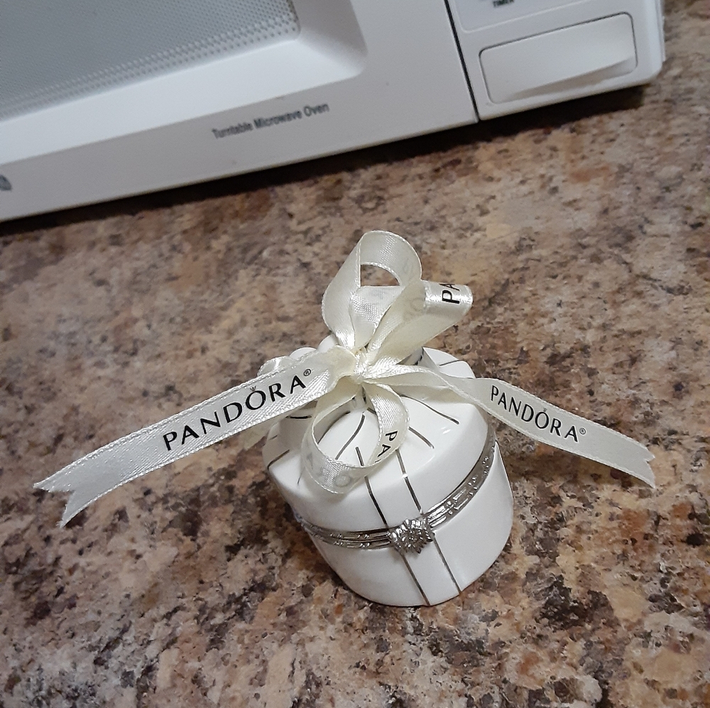 PANDORA 2018 JARED COLLECTION ORNAMENT TRINKET BOX - Picture 7 of 8